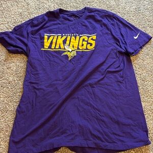 Nike Vikings t shirt SIZE LARGE